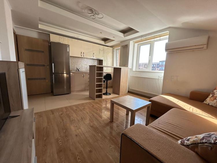 Apartament cu 3 camere semidecomandat, mobilat în Păcii