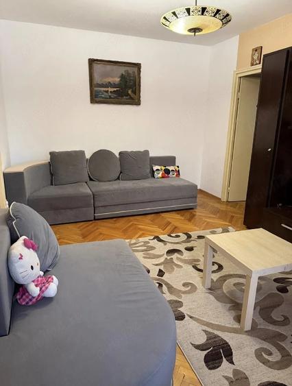 Apartament cu 3 camere semidecomandat în Pajura