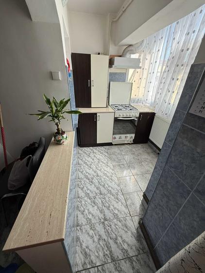 Apartament cu 3 camere decomandat în 1 Mai