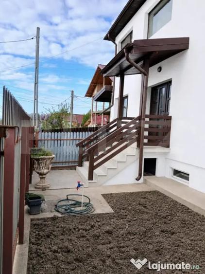 Apartament cu 3 camere decomandat, mobilat în Central