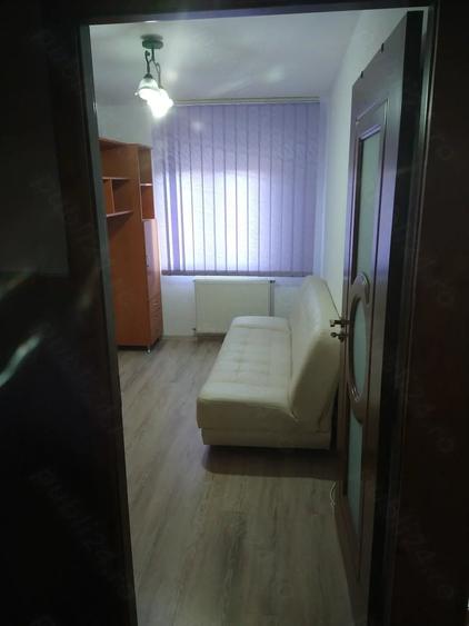 Apartament cu 3 camere decomandat în Girocului