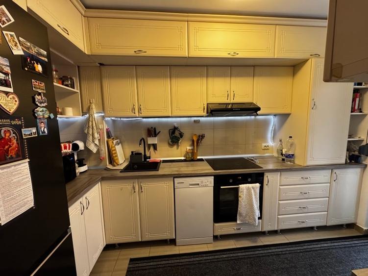 Apartament cu 4 camere decomandat, mobilat în Central