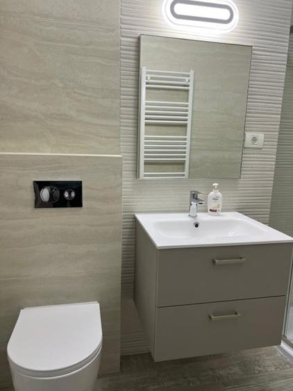 Apartament cu 2 camere decomandat, mobilat în Central