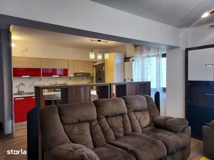Apartament cu 4 camere decomandat în Central