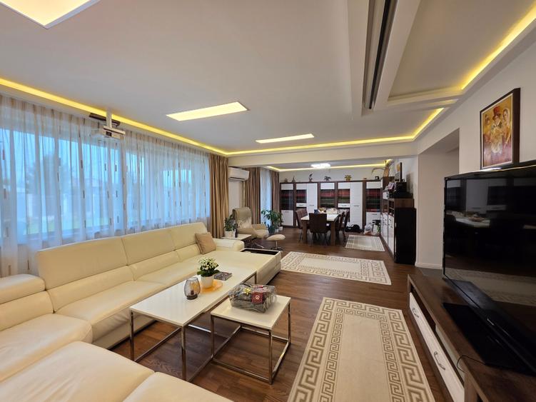 Casă individuală cu 10 camere cu Teren 620 Mp în Mogoșoaia