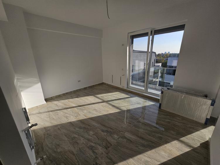 Apartament cu 3 camere decomandat în Vitan