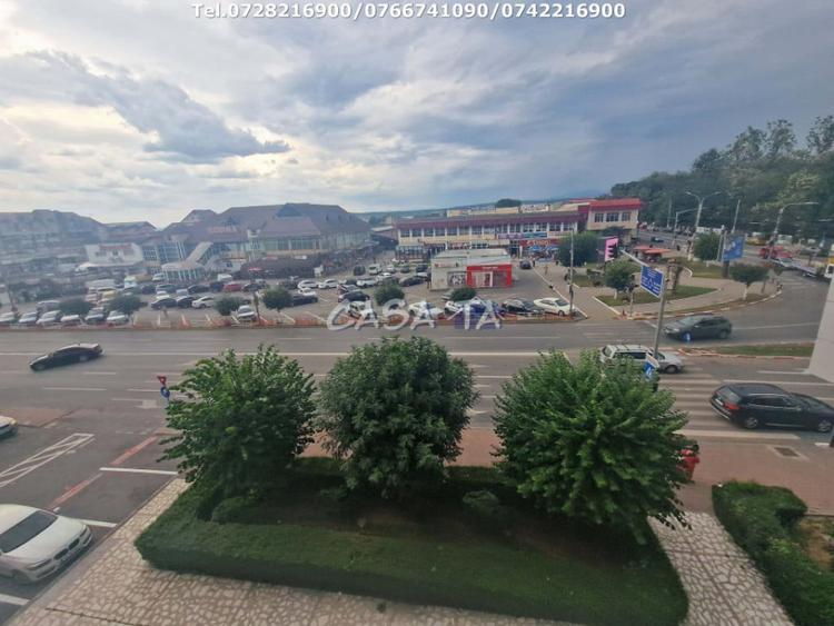 Apartament cu 4 camere decomandat în Central