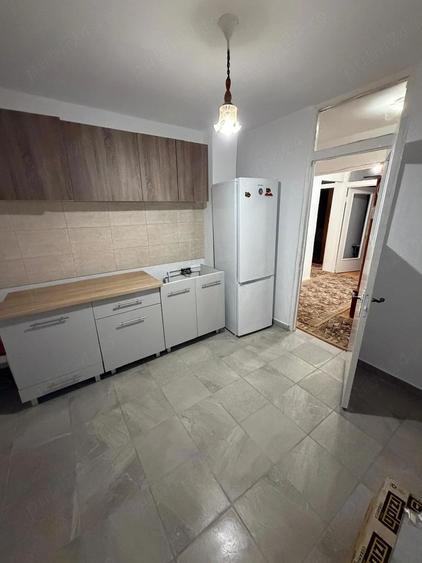 Apartament cu 3 camere decomandat, mobilat în Bucovina