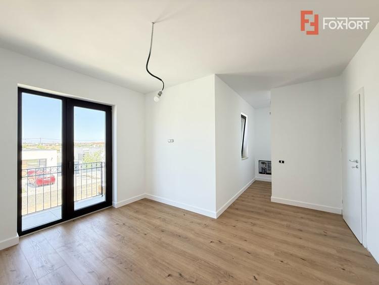 Duplex cu 5 camere cu Canalizare în Dumbrăvița