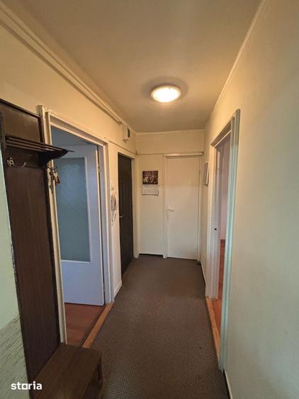 Apartament cu 3 camere semidecomandat în Dâmbu Pietros