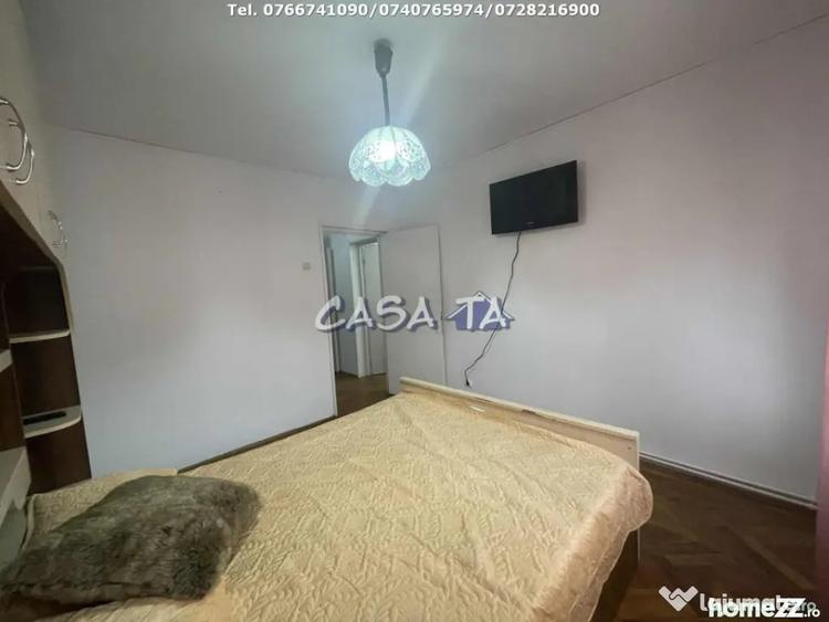 Apartament cu 4 camere decomandat în Central