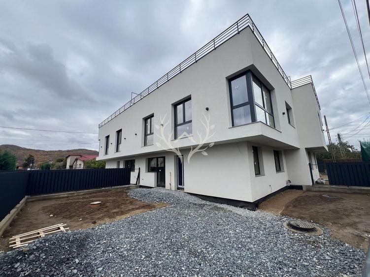 Duplex cu 4 camere cu Canalizare în Florești