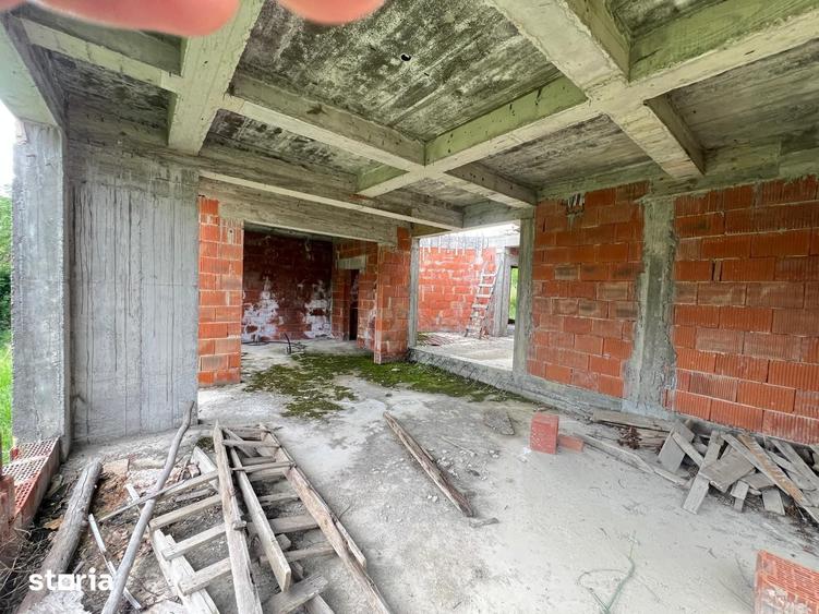 Casă cu 4 camere cu Teren 813 Mp în Găvana