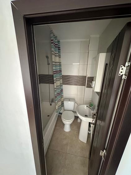 Garsonieră decomandată în Valea Adâncă