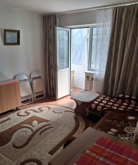 Apartament cu 3 camere semidecomandat, mobilat în Tomis Nord