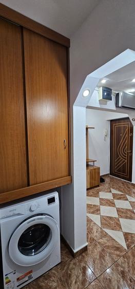 Apartament cu 2 camere decomandat în Micro 20