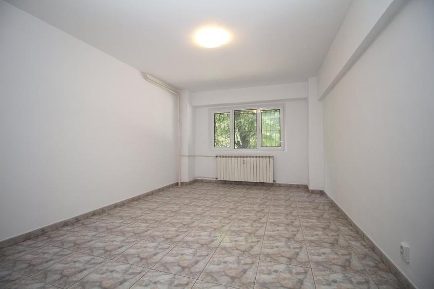 Apartament cu 3 camere decomandat, mobilat în Decebal
