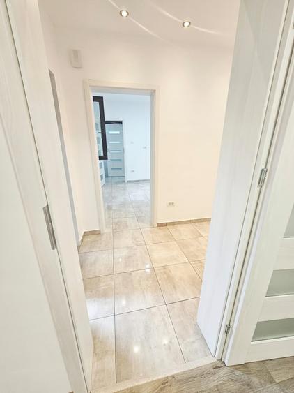 Casă individuală cu 6 camere cu Canalizare în Central