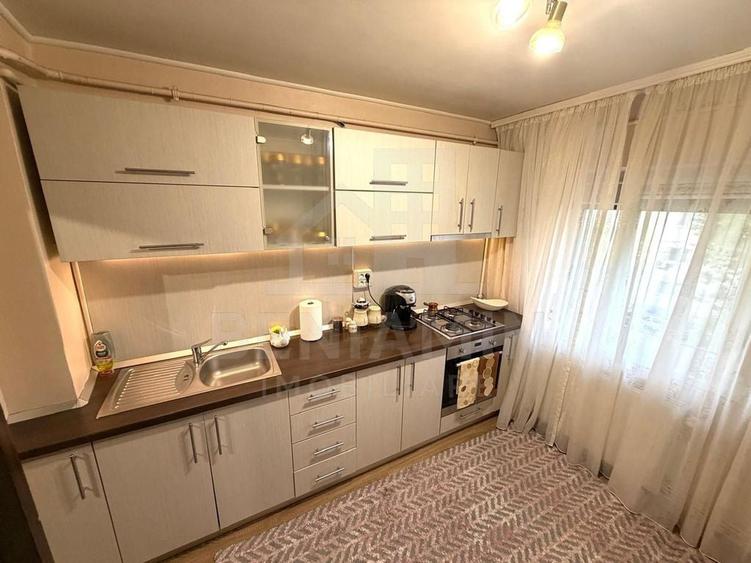 Apartament cu 2 camere decomandat în 1 Mai