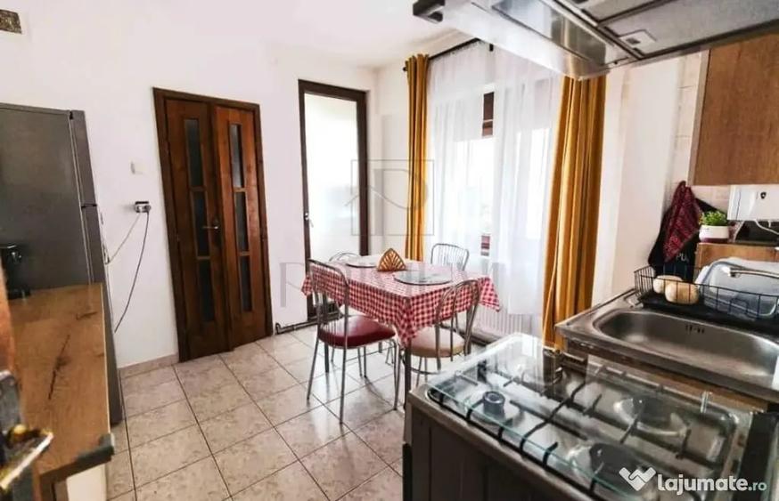 Apartament cu 4 camere decomandat în Central
