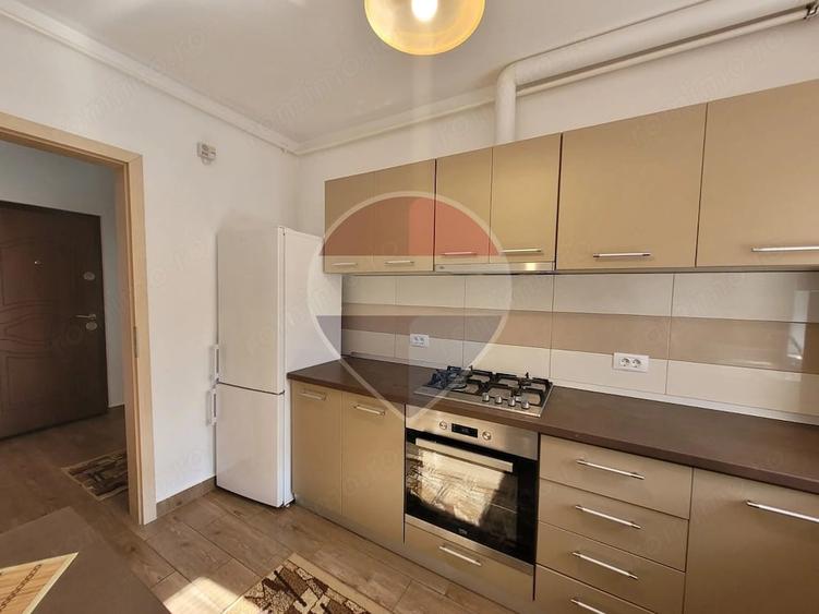 Apartament cu 2 camere decomandat în Tractorul