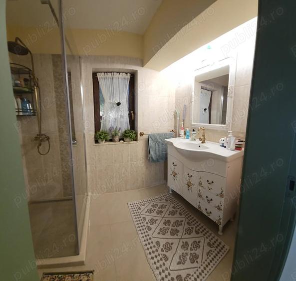Casă cu 5 camere cu Teren 840 Mp în Lipovei