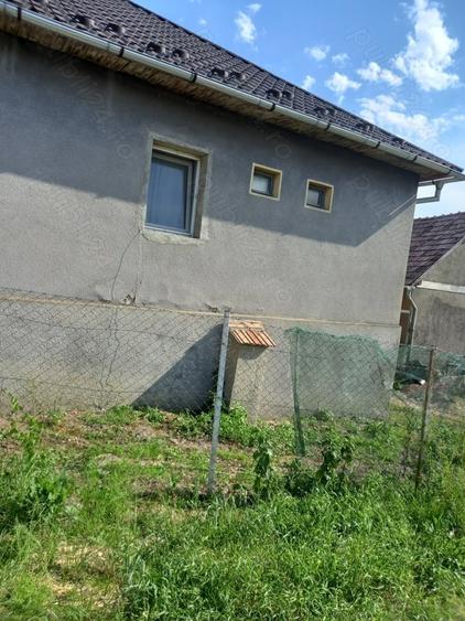 Casă cu 3 camere cu Teren 1000 Mp în Rusu de Sus