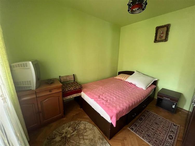 Apartament cu 4 camere semidecomandat, mobilat în Nord