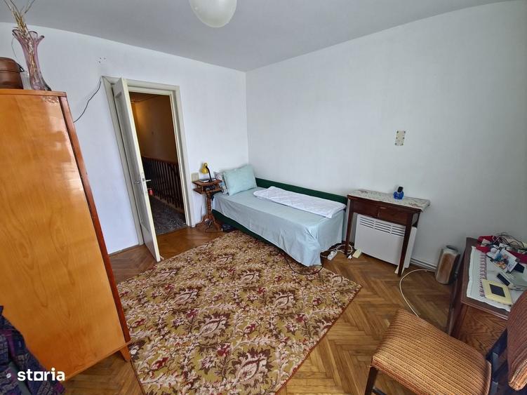 Casă cu 4 camere în Faleza Nord