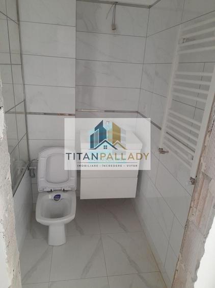 Apartament cu 4 camere decomandat în Titan