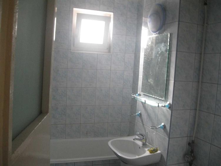 Apartament cu 4 camere semidecomandat în Rogerius