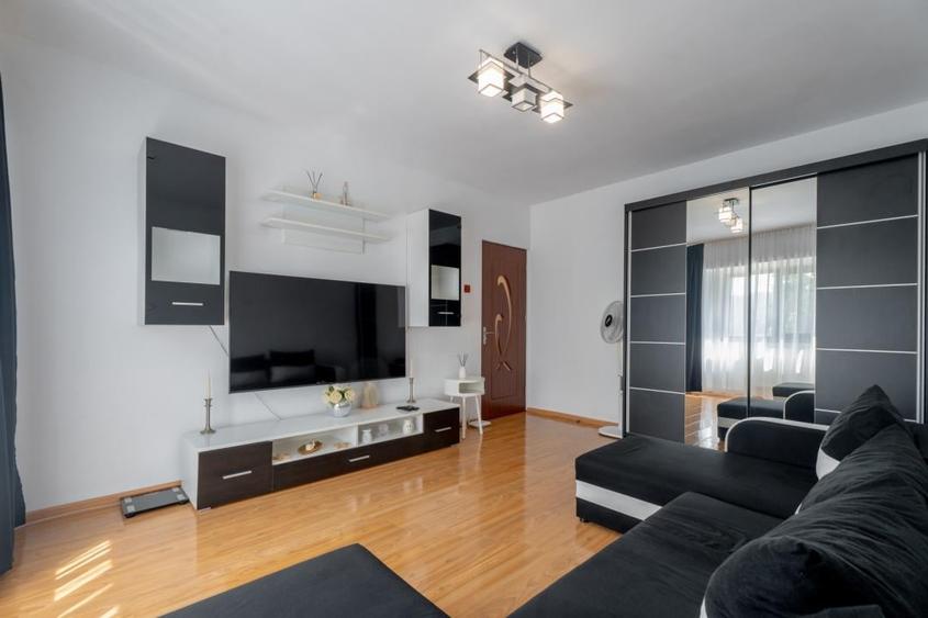 Apartament cu 3 camere decomandat, mobilat în Dacia