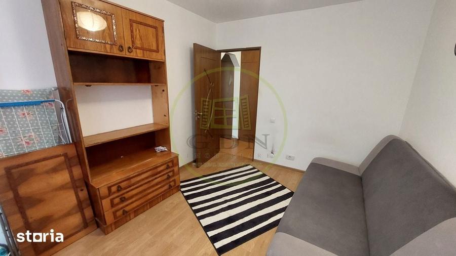Apartament cu 3 camere decomandat în Rovine