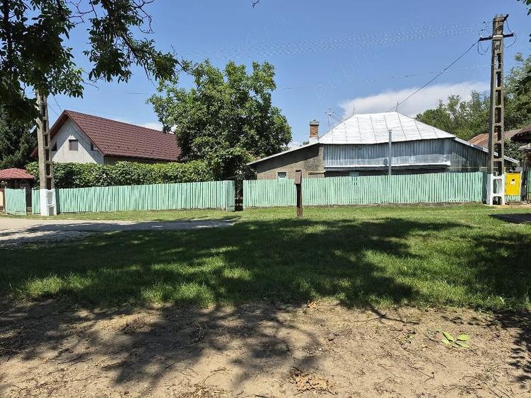 Casă cu 3 camere cu Teren 1300 Mp în Cocorăștii Colț