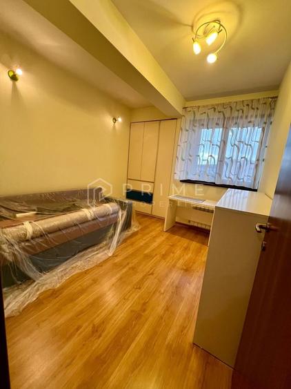 Apartament cu 4 camere decomandat în Semicentral
