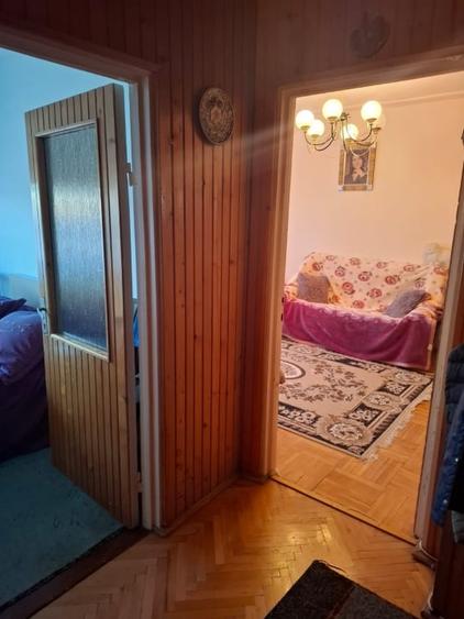 Apartament cu 3 camere semidecomandat, mobilat în Nădlac