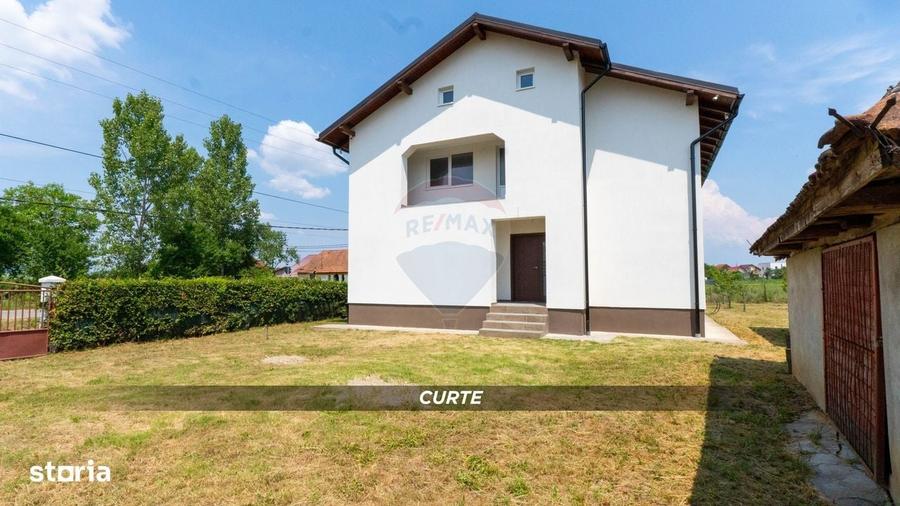 Casă cu 4 camere în Mireșu Mare