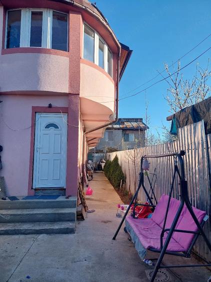Casă cu 5 camere cu Teren 250 Mp în Măgurele