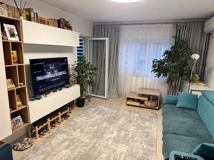 Apartament cu 3 camere decomandat în Triaj