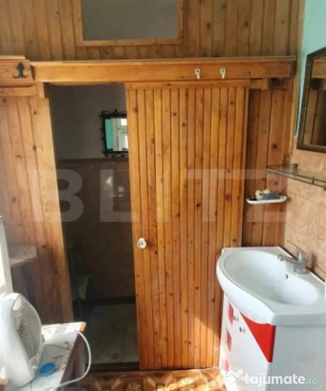 Casă cu 5 camere cu Teren 240 Mp în Central