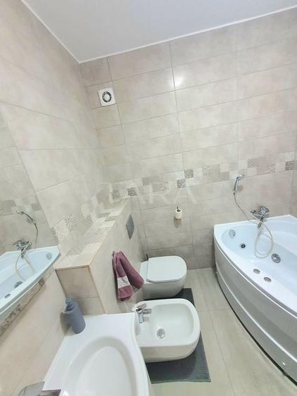 Apartament cu 3 camere decomandat, mobilat în Bună Ziua