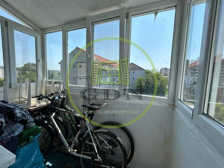 Apartament cu 2 camere semidecomandat, mobilat în Craiovița Nouă