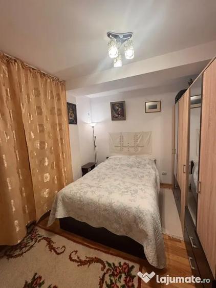 Apartament cu 3 camere semidecomandat în Central