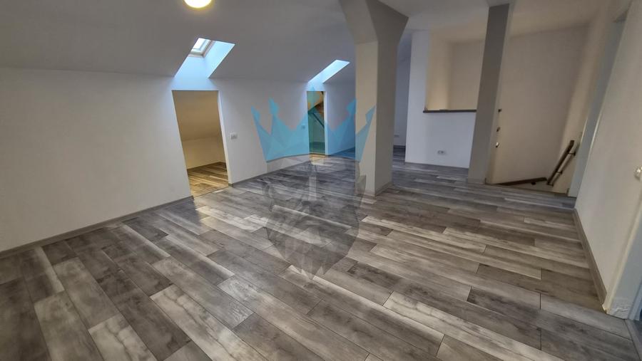 Casă individuală cu 5 camere cu Canalizare în Voluntari