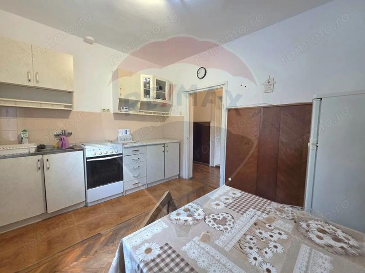 Apartament cu 3 camere decomandat, mobilat în Vitrometan