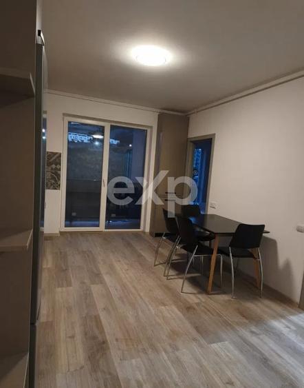 Apartament cu 2 camere semidecomandat, mobilat în Florești