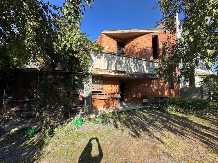 Casă cu 4 camere cu Teren 750 Mp în Exterior Sud