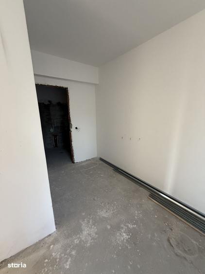 Apartament cu 3 camere decomandat în Aviației
