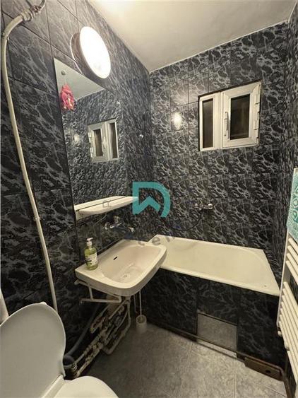 Apartament cu 2 camere semidecomandat, mobilat în Vlahuță