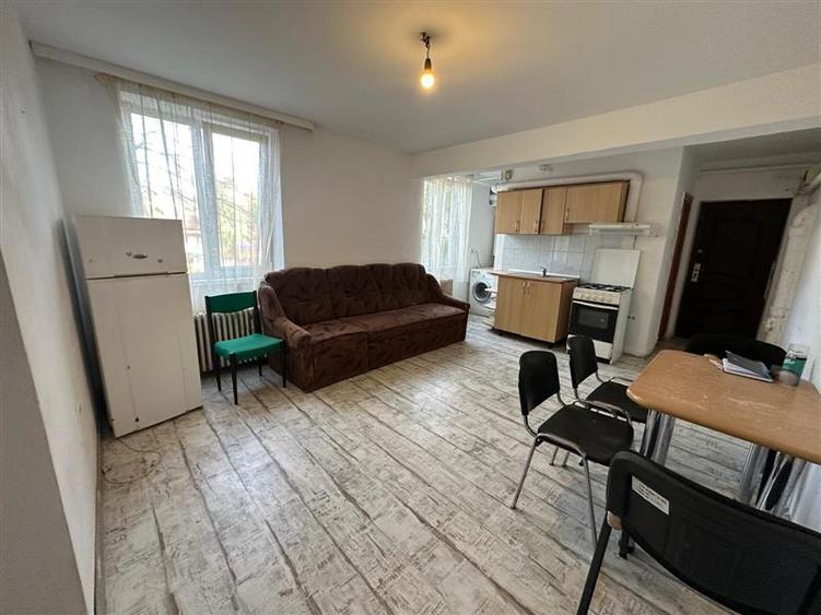 Apartament cu 2 camere semidecomandat, mobilat în Moroasa 2